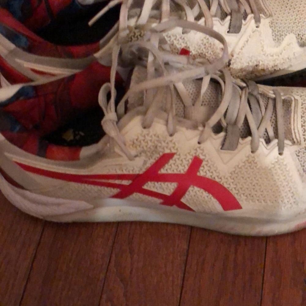 ASICS shoes - Picture 2 of 3